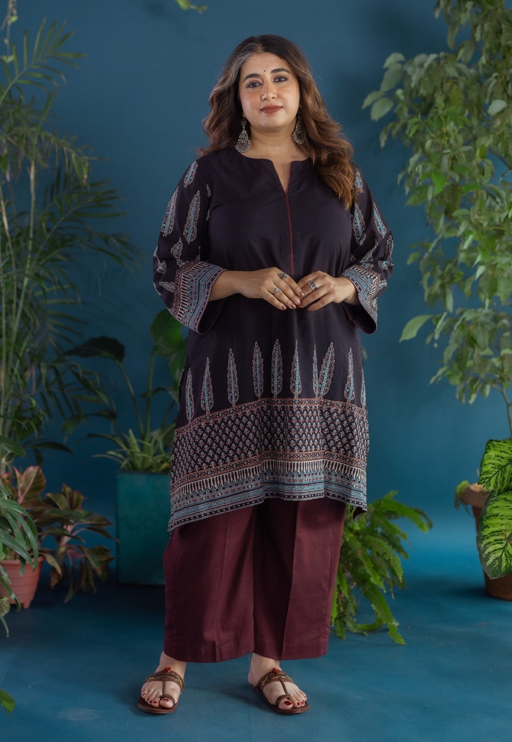Prita Burgundy Solid Slub Narrow Pant