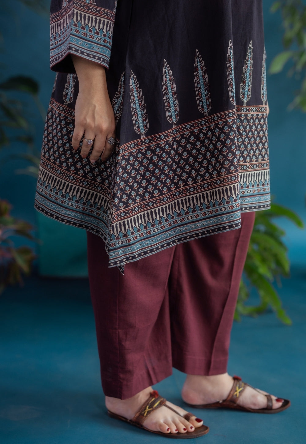 Prita Burgundy Solid Slub Narrow Pant