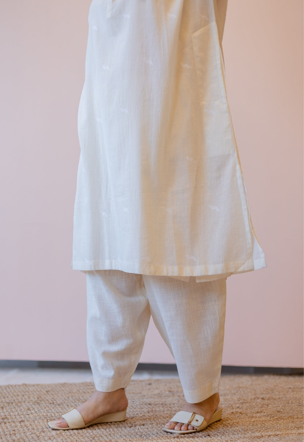 Naina Off White Jamdani Handloom Cotton Anti-Fit Kurta