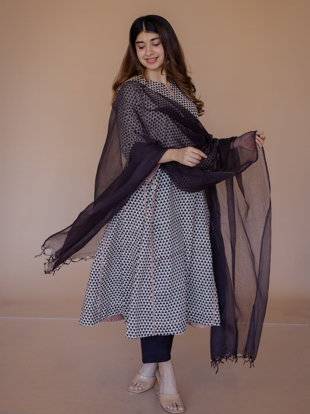 Nyra Off White Bagru Cotton Jhabbha Kali Suit Set (Set of 3)