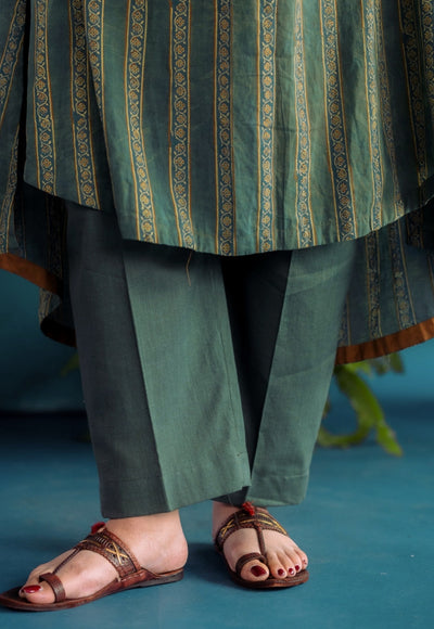Prita Green Solid Slub Narrow Pant