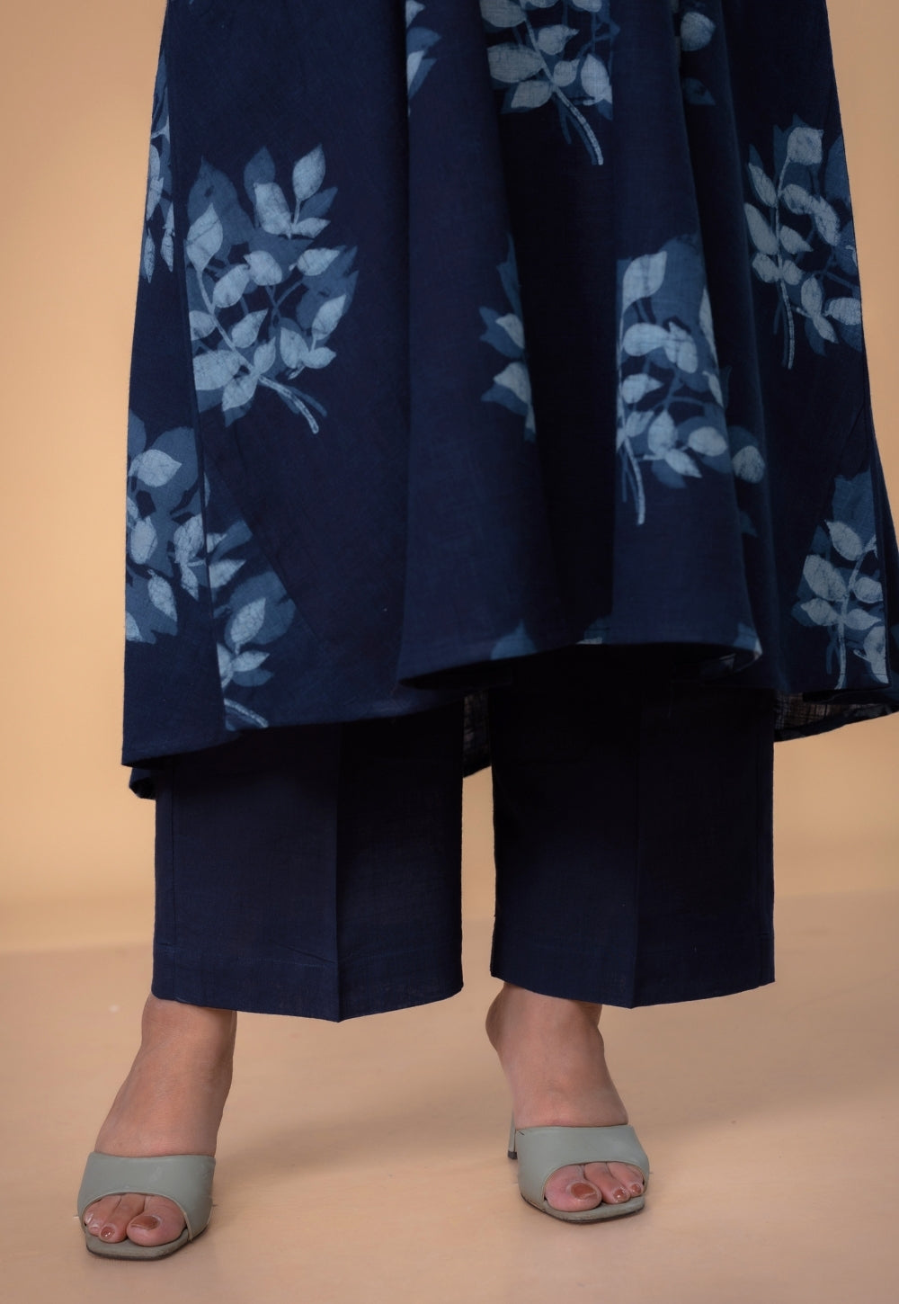 Yashi Blue Solid Slub Cotton Straight Pant