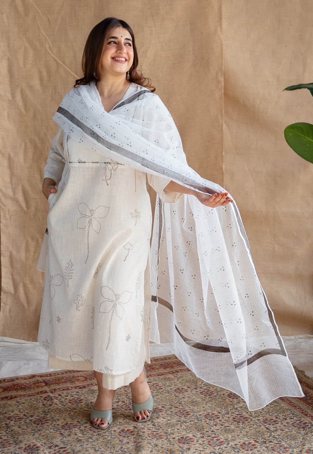 Felza Dabu Slub Cotton Hand Embroidered Kurta