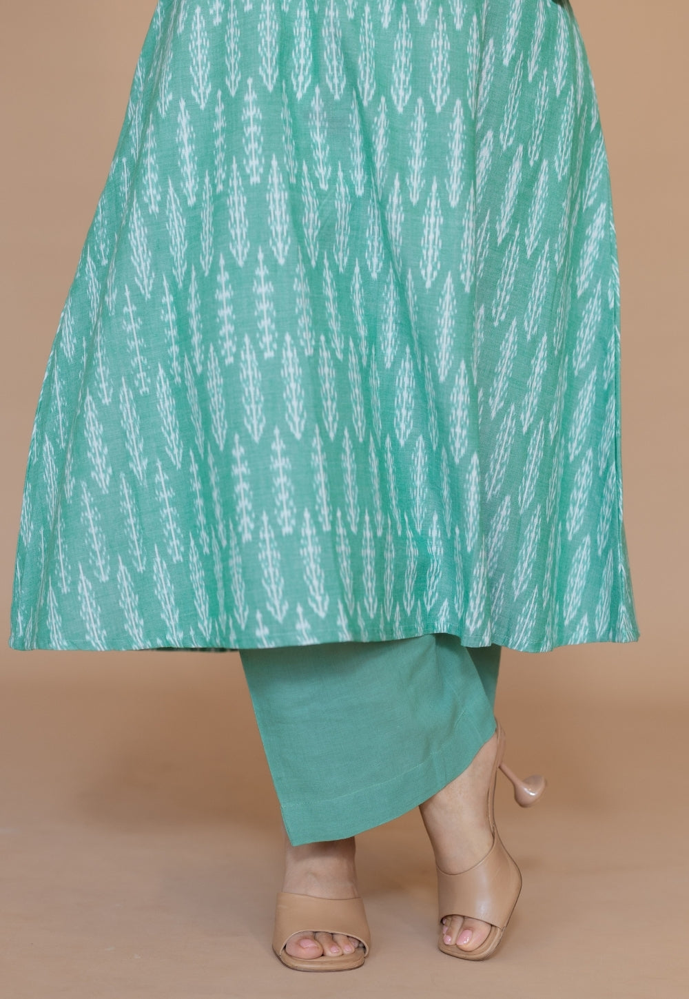 Yashi Green Solid Cotton Flex Straight Pant