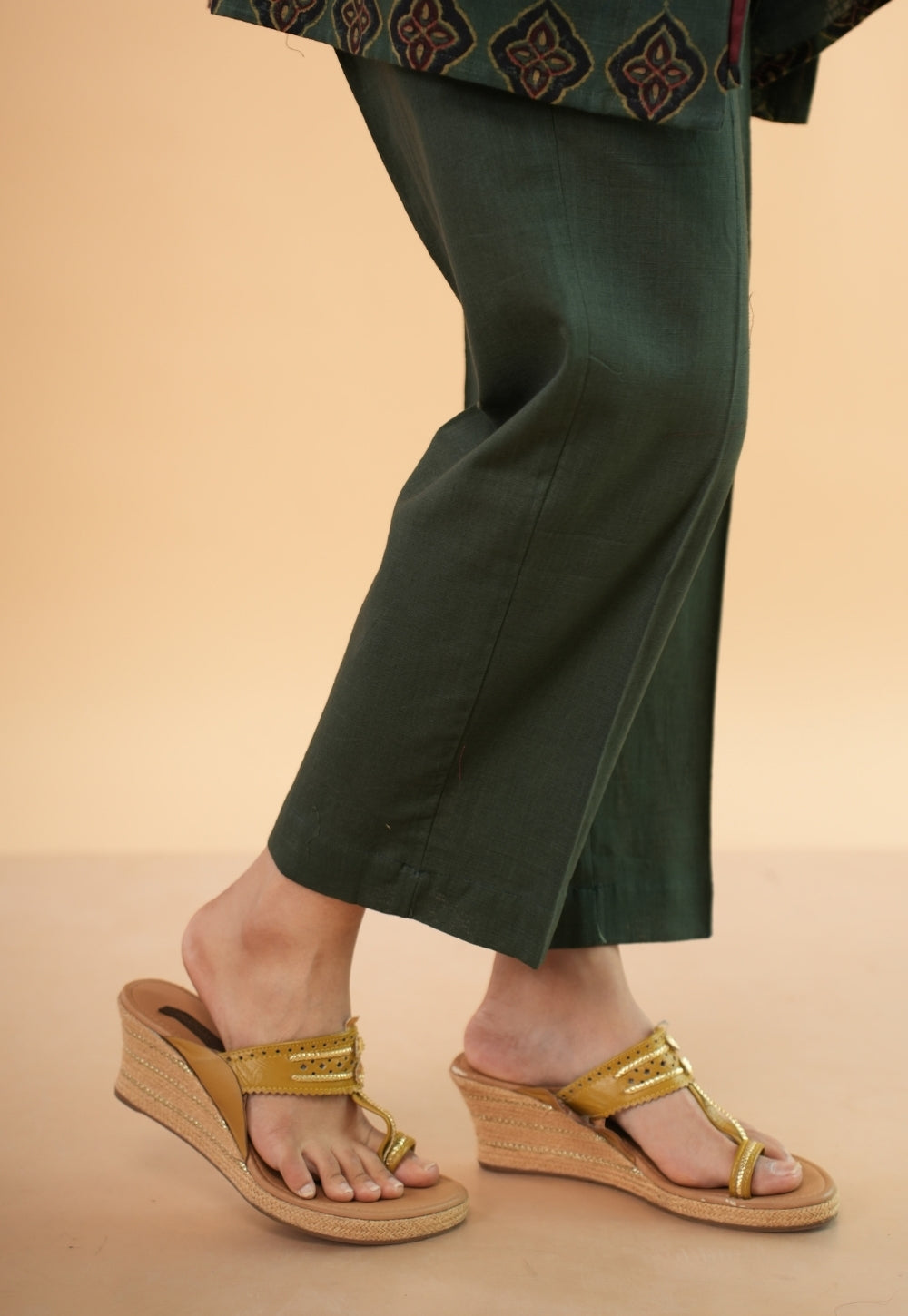Prita Green Solid Slub Cotton Narrow Pant