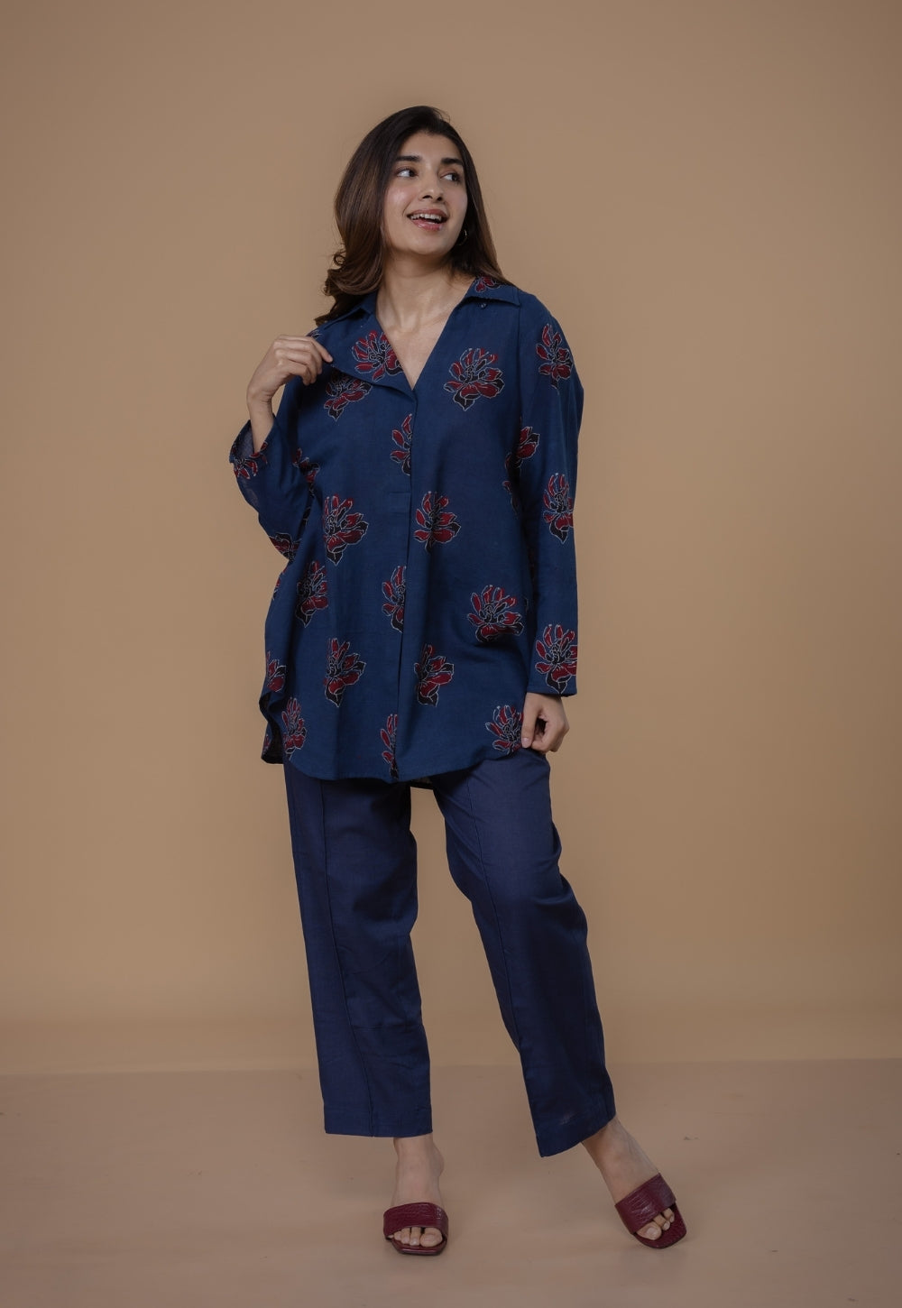 Veena Blue Dabu Slub Cotton Straight Short Top