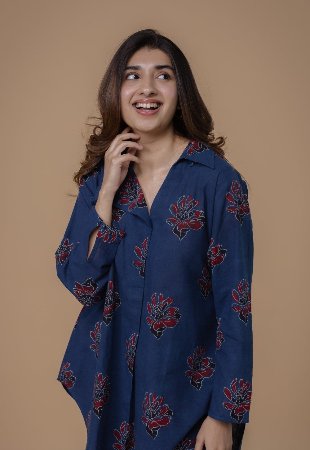 Veena Blue Dabu Slub Cotton Straight Short Top