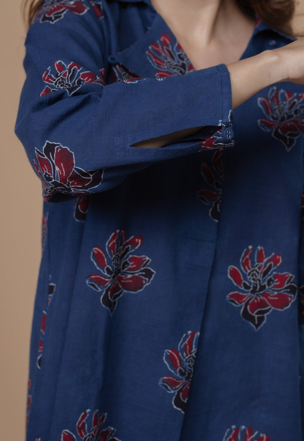 Veena Blue Dabu Slub Cotton Straight Short Top