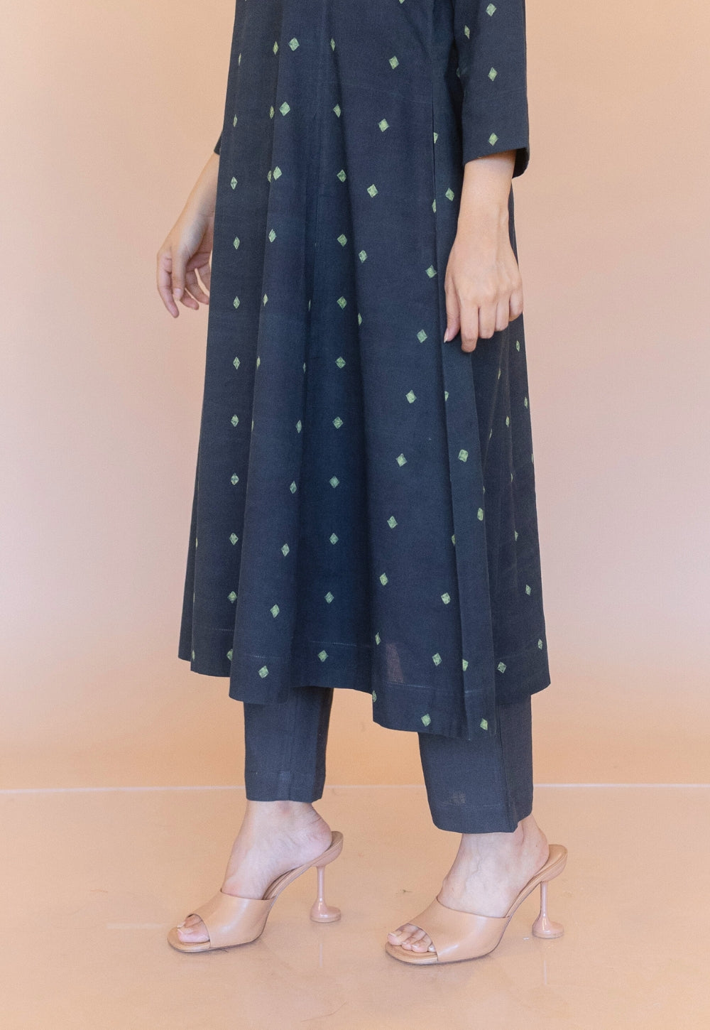 Prita Green Solid Slub Cotton Narrow Pant