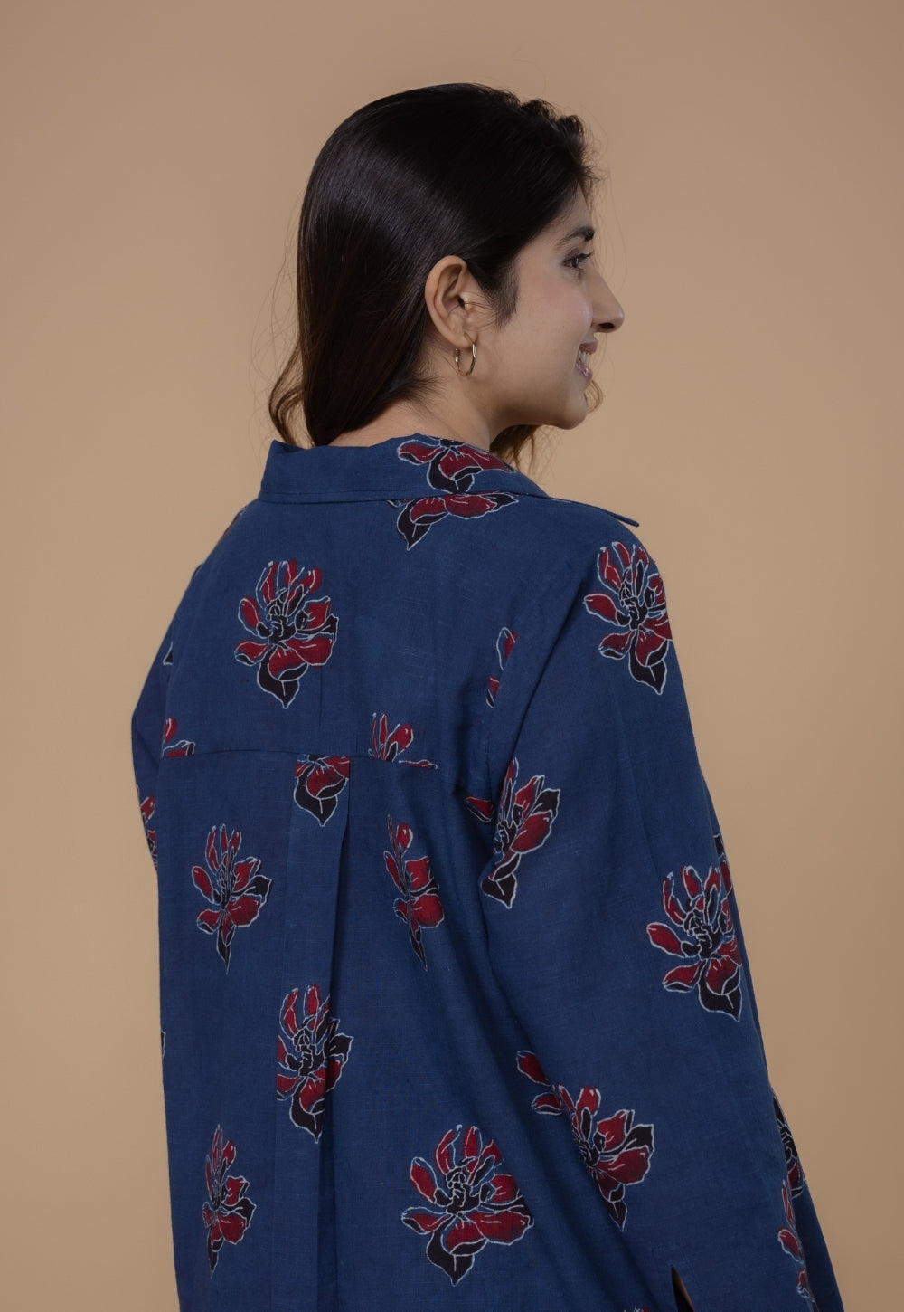 Veena Blue Dabu Slub Cotton Straight Short Top