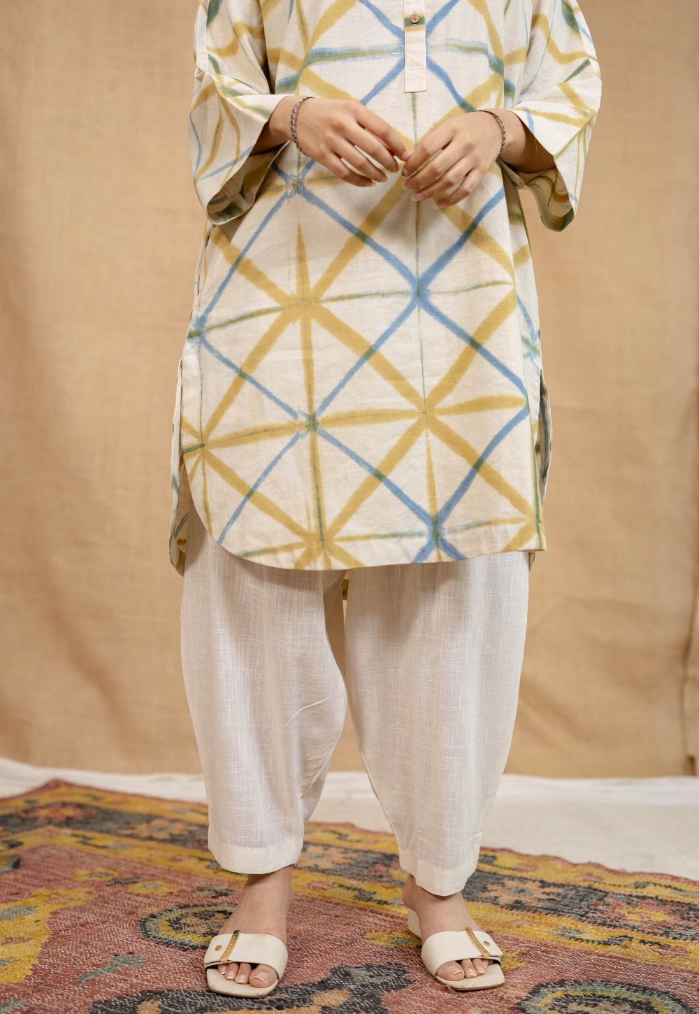 Raiha White Clamp Dyed Linen Cotton Loose Kurta