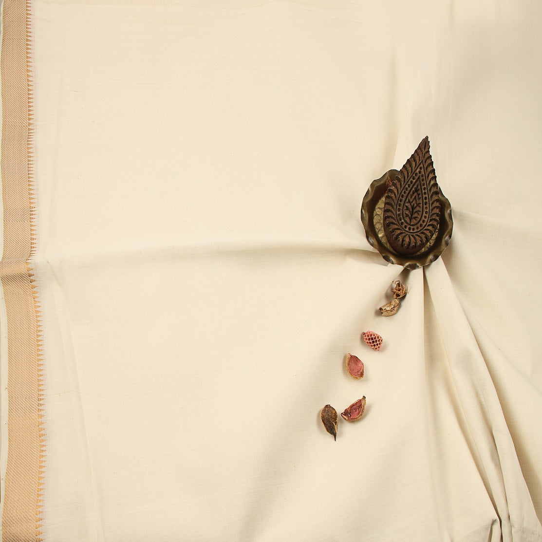 White Solid Mangalgiri Cotton Fabric with Nizam Border