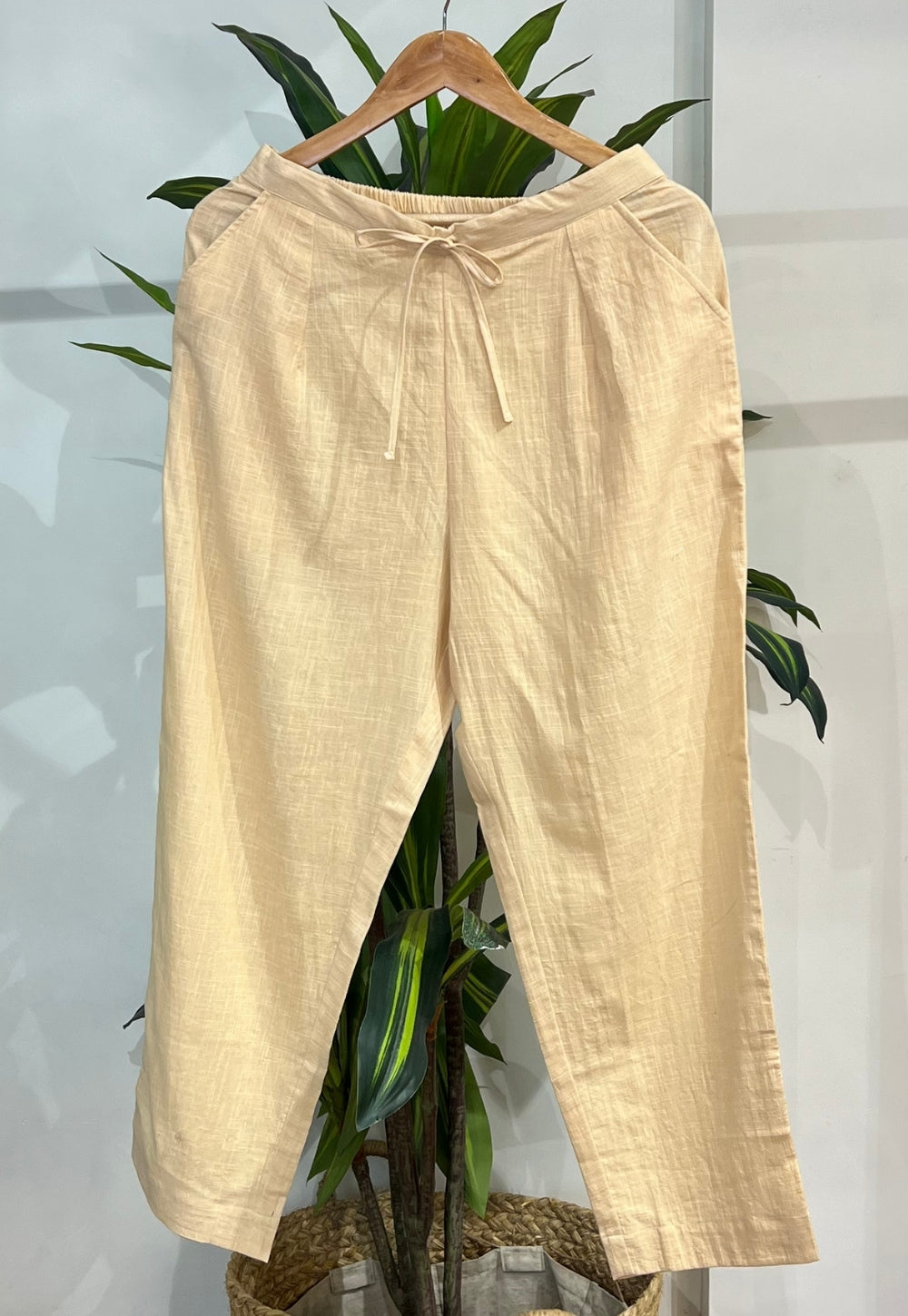 Prita Cream Solid Slub Cotton Narrow Pant