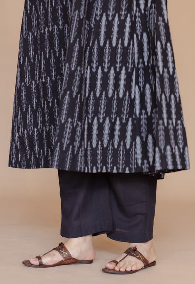 Yashi Black Solid Cotton Flex Straight Pant
