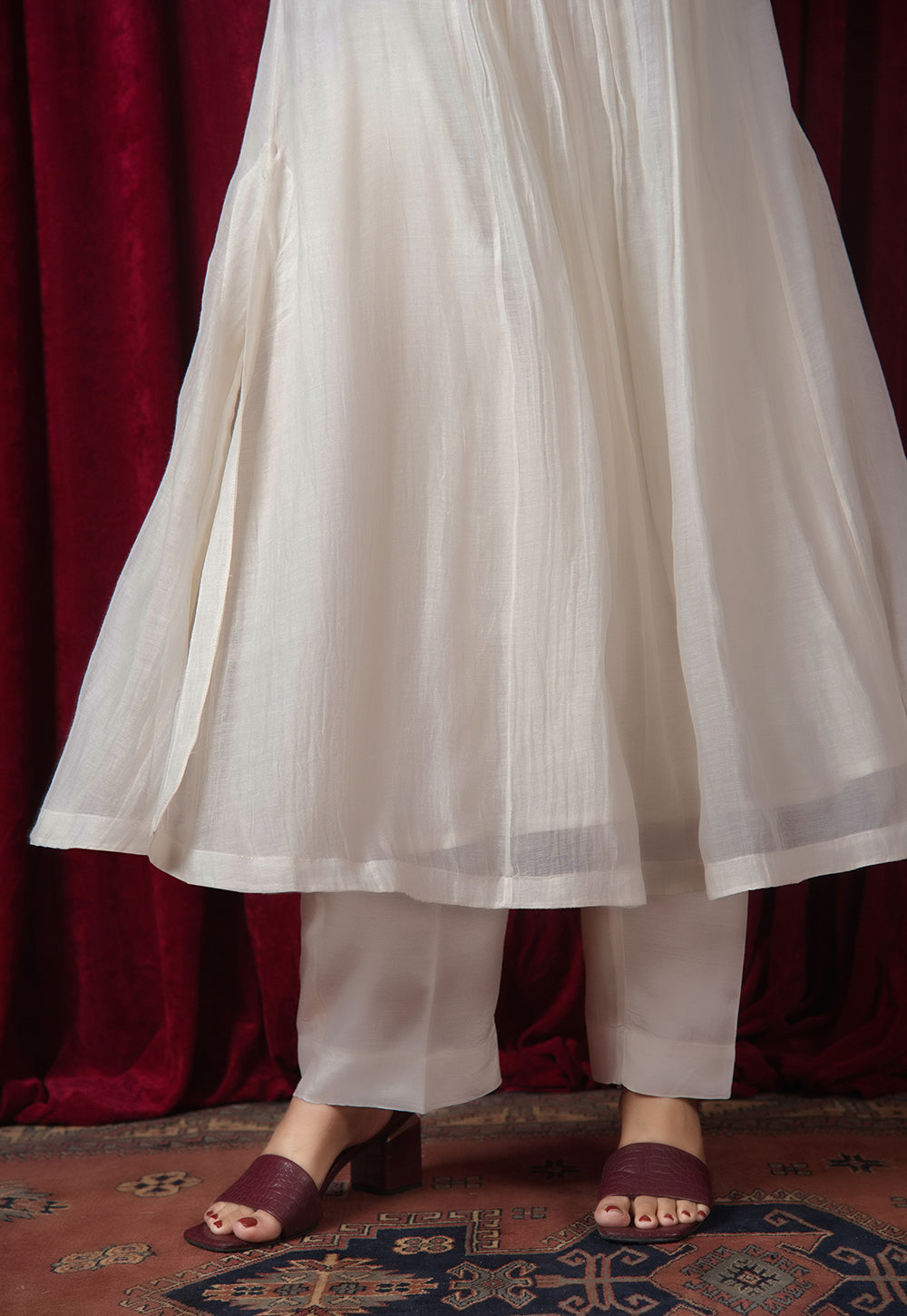 Yashi White Solid Muslin Straight Pant