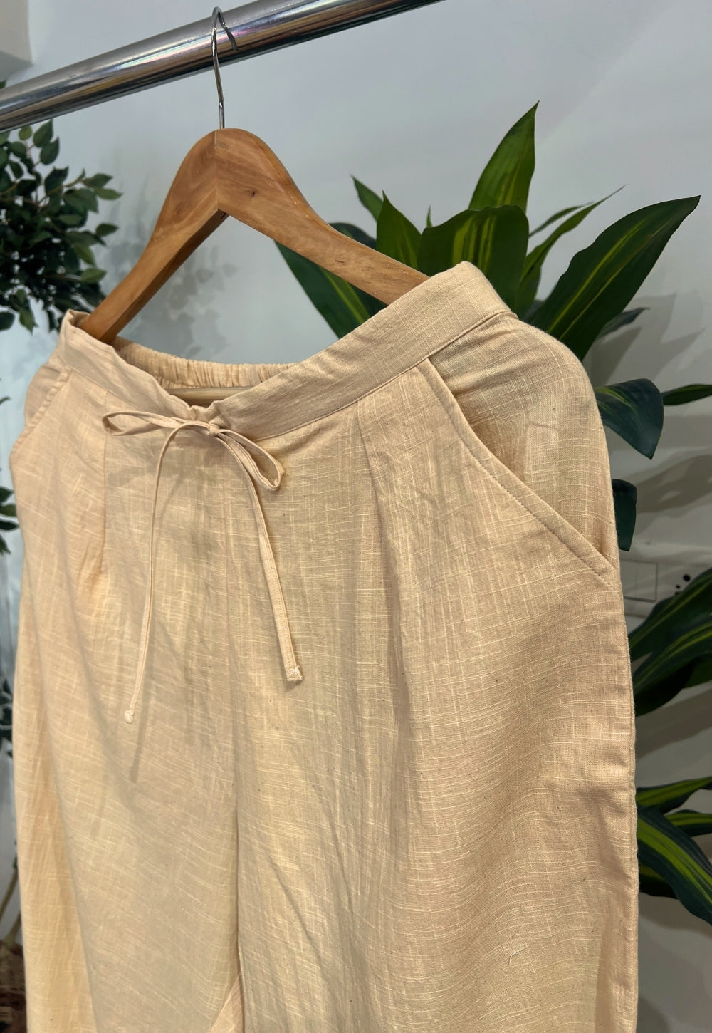 Prita Cream Solid Slub Cotton Narrow Pant