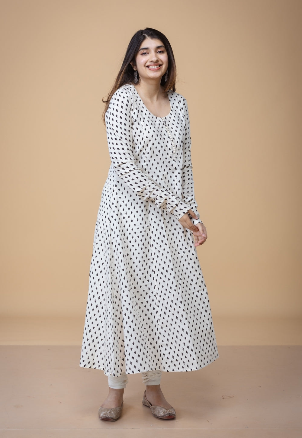 Akrita White Fakira Mul Kali kurta
