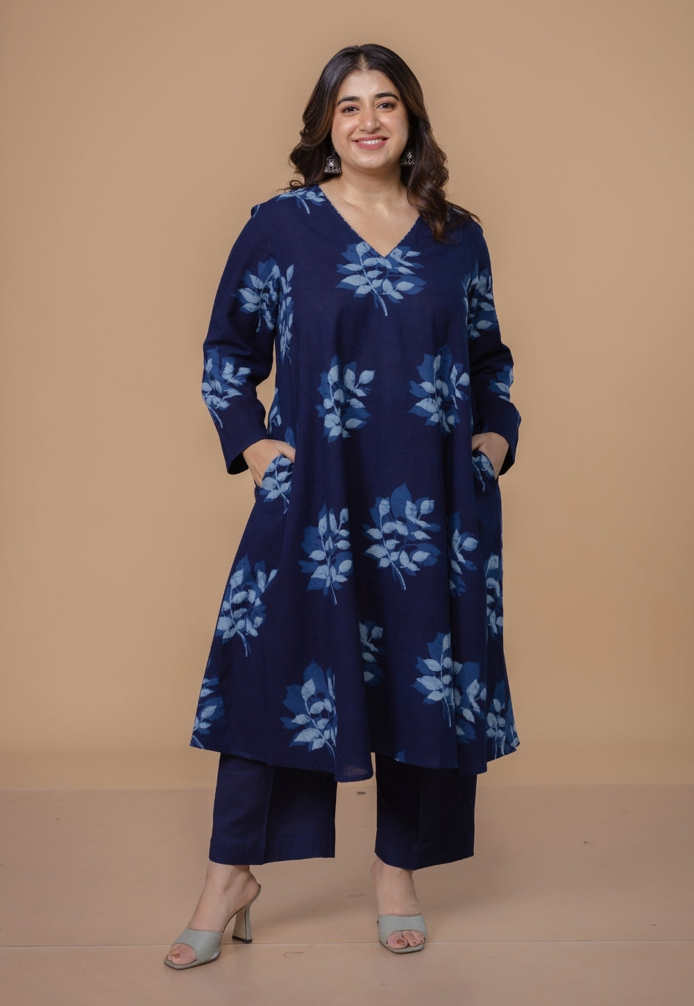 Yashi Blue Solid Slub Cotton Straight Pant