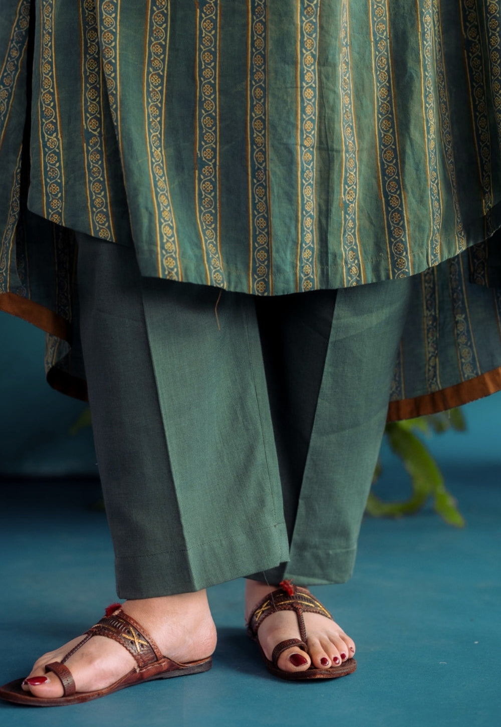 Prita Green Solid Slub Narrow Pant