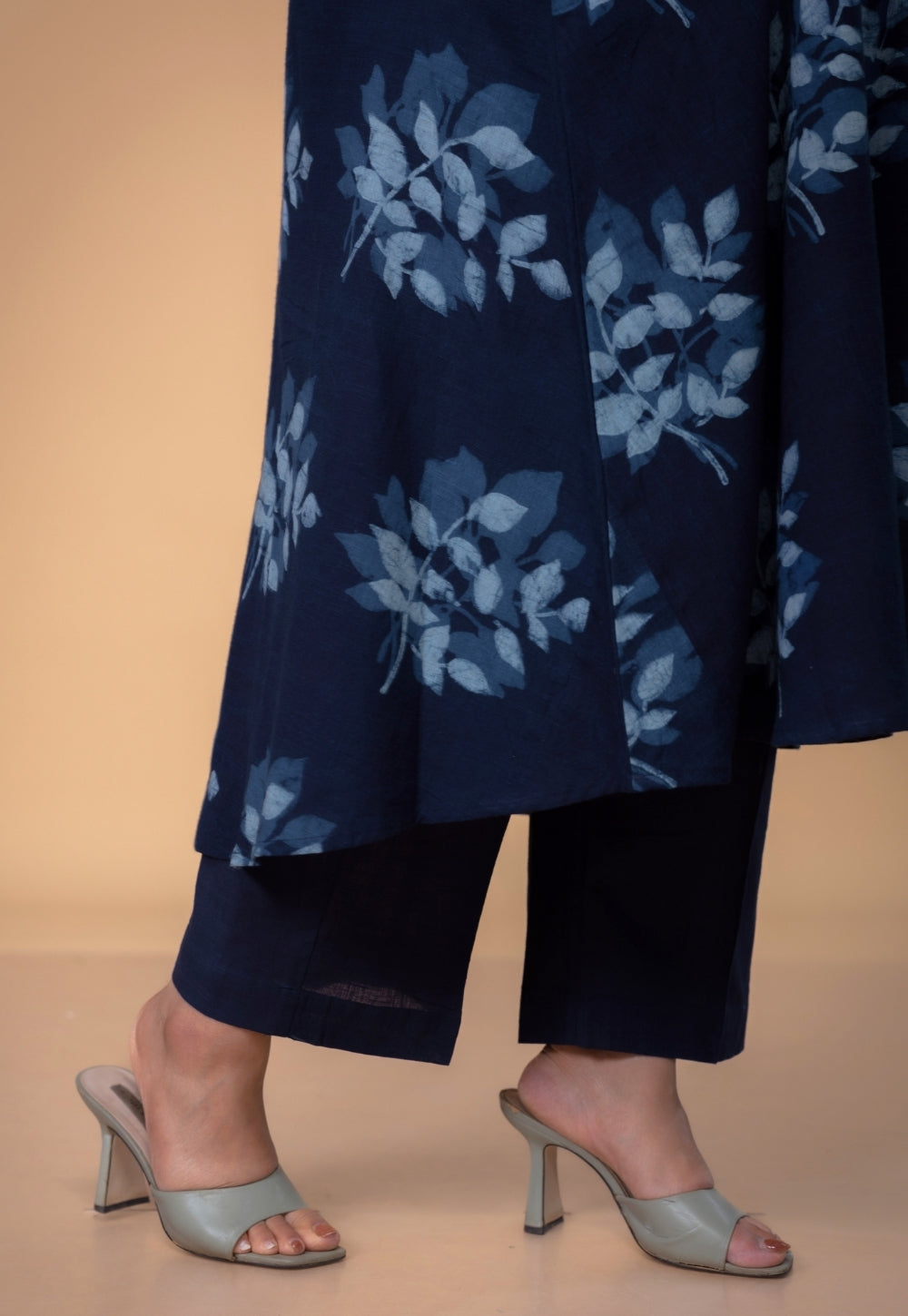Yashi Blue Solid Slub Cotton Straight Pant