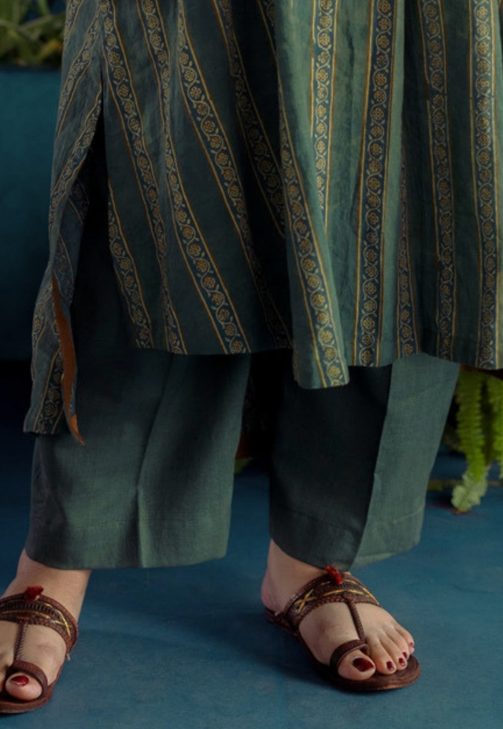 Prita Green Solid Slub Narrow Pant