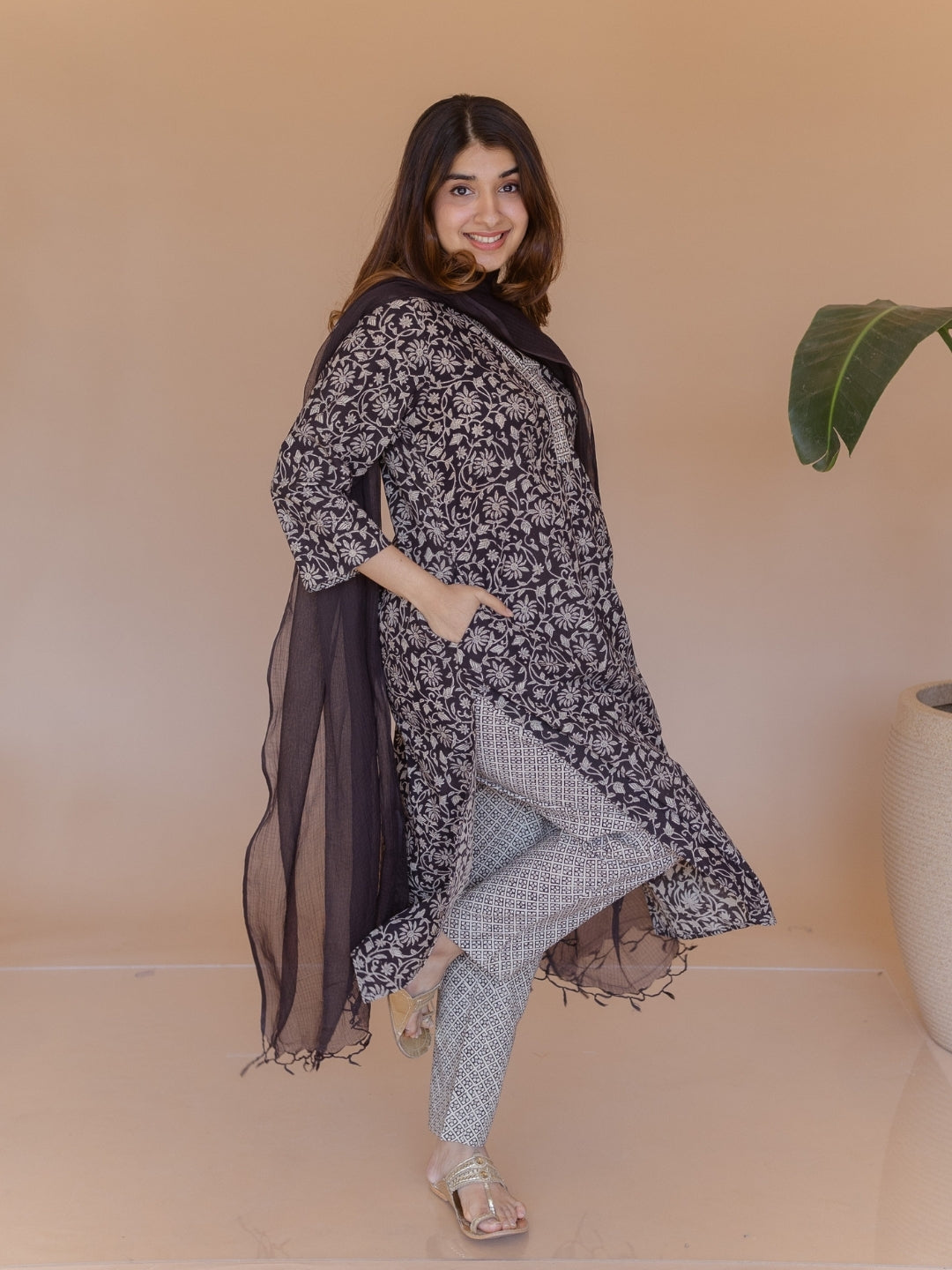 Coffee Black Solid Kota Doria Cotton Dupatta