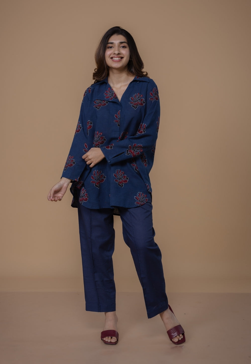 Veena Blue Dabu Slub Cotton Straight Short Top