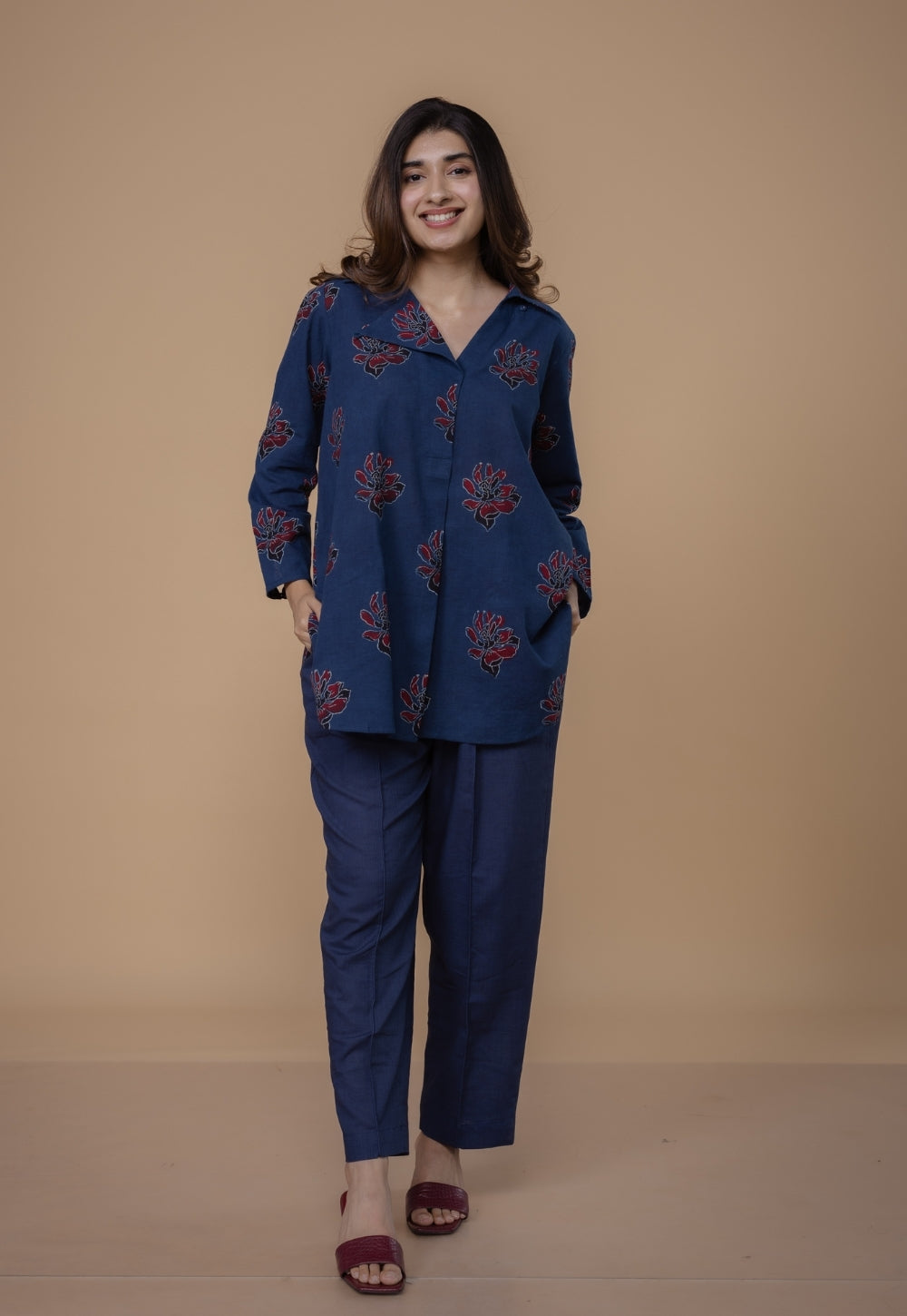 Veena Blue Dabu Slub Cotton Straight Short Top