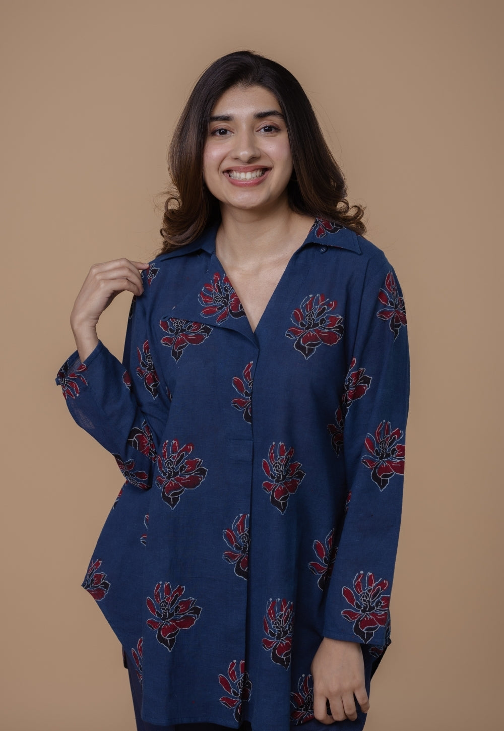 Veena Blue Dabu Slub Cotton Straight Short Top