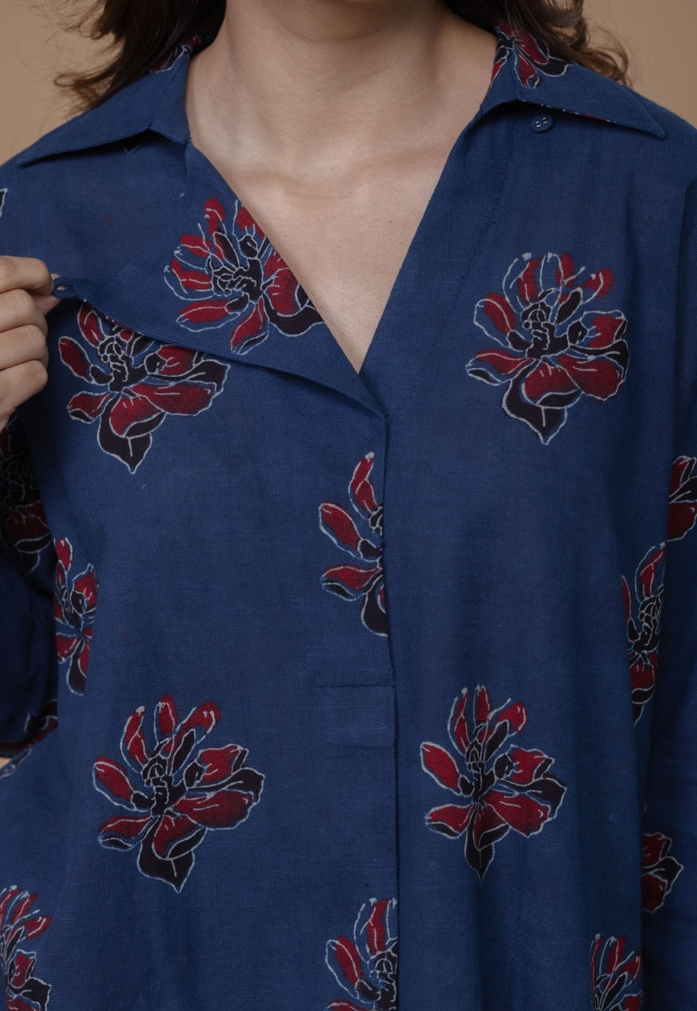 Veena Blue Dabu Slub Cotton Straight Short Top