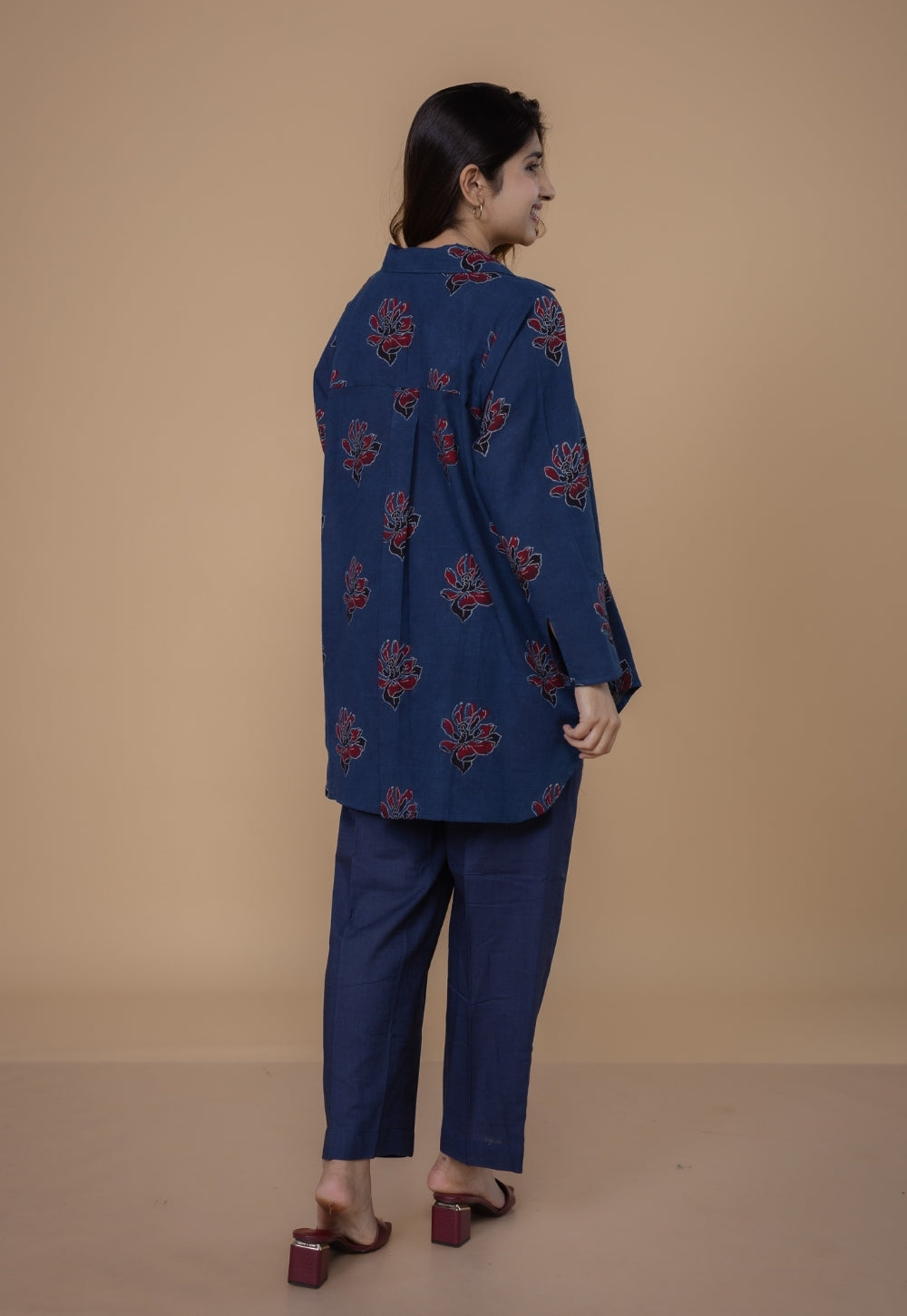 Veena Blue Dabu Slub Cotton Straight Short Top