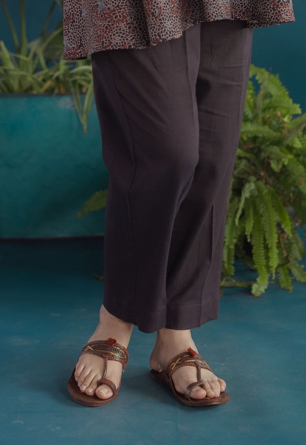 Prita Black Solid Slub Narrow Pant