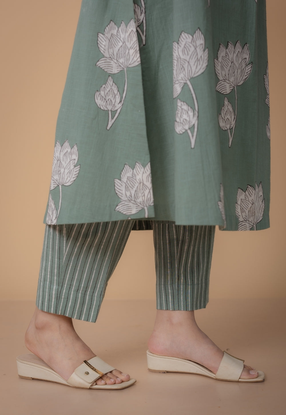 Prita Green Dabu Slub Cotton Narrow Pant