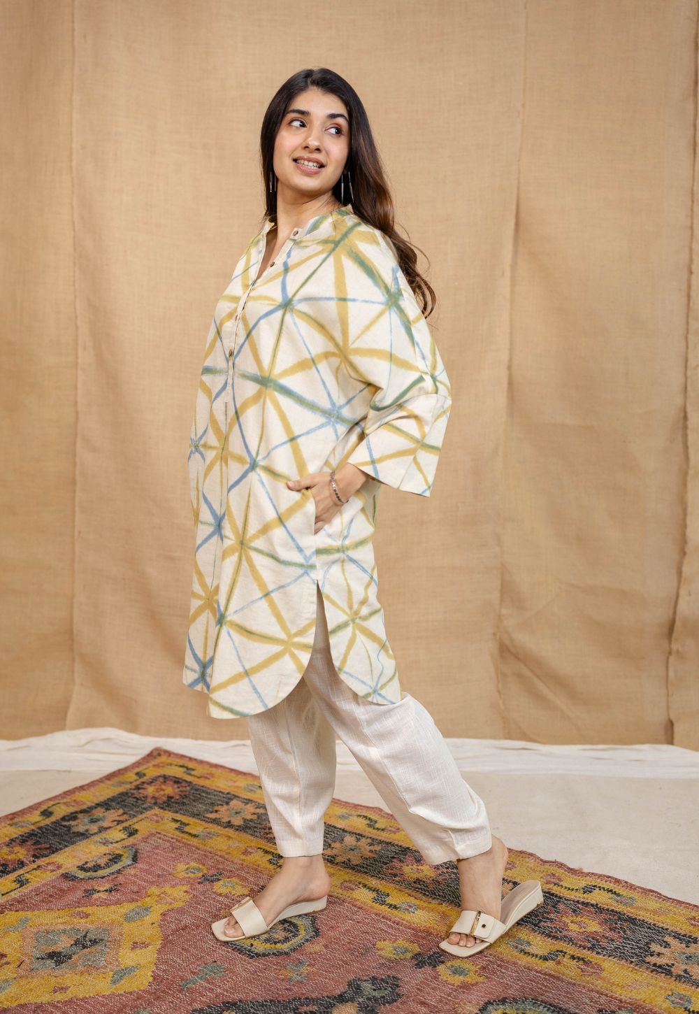 Raiha White Clamp Dyed Linen Cotton Loose Kurta