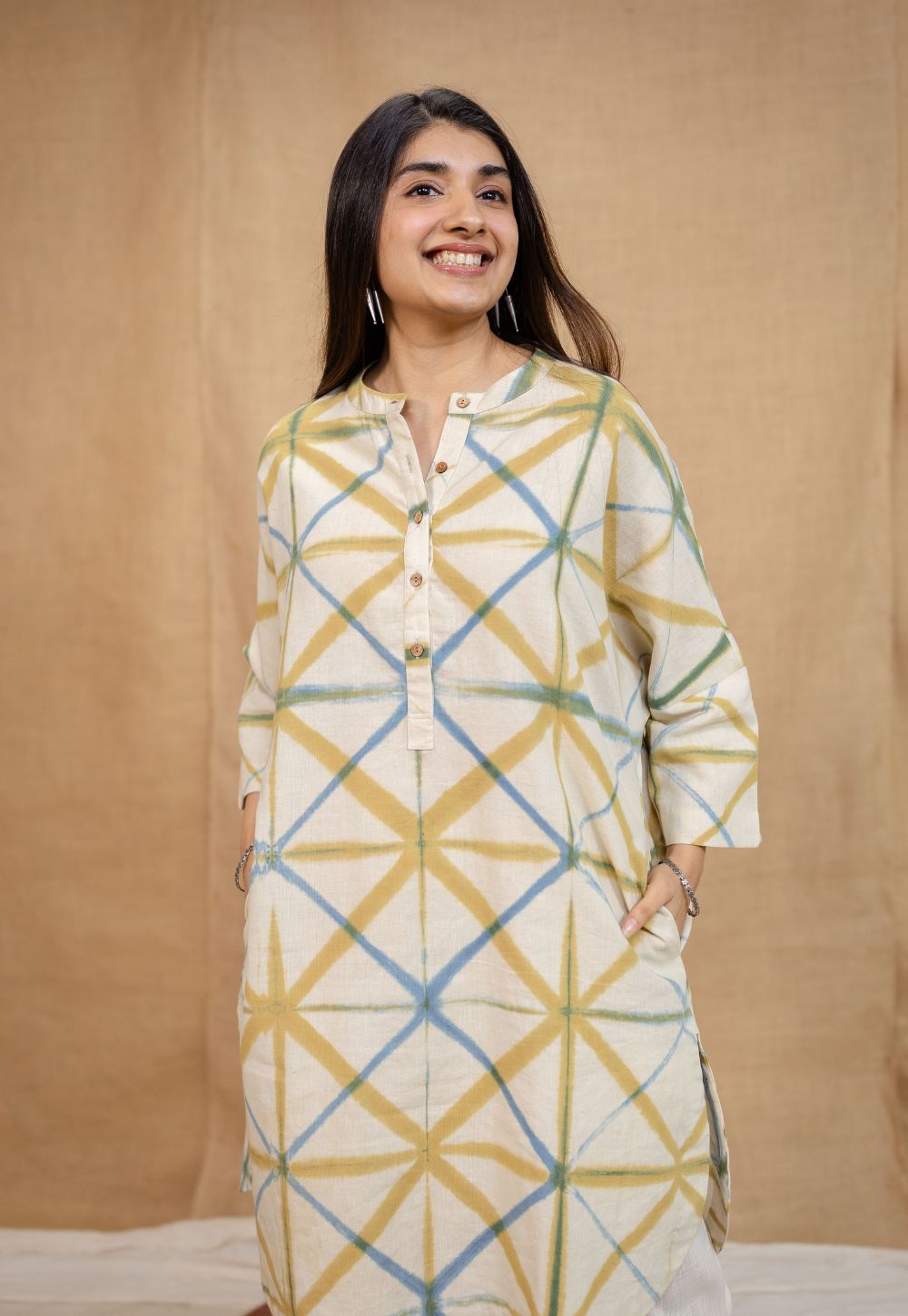 Raiha White Clamp Dyed Linen Cotton Loose Kurta