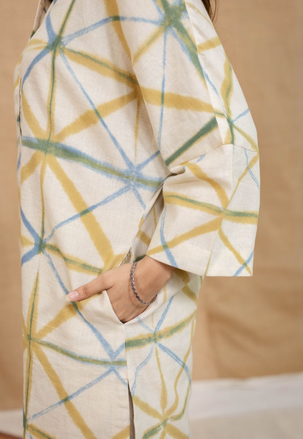 Raiha White Clamp Dyed Linen Cotton Loose Kurta