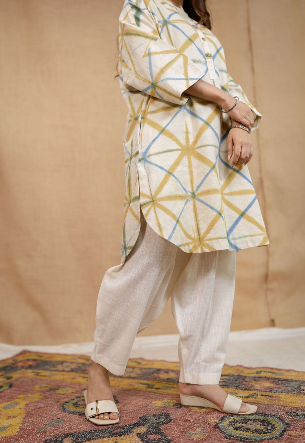 Raiha White Clamp Dyed Linen Cotton Loose Kurta
