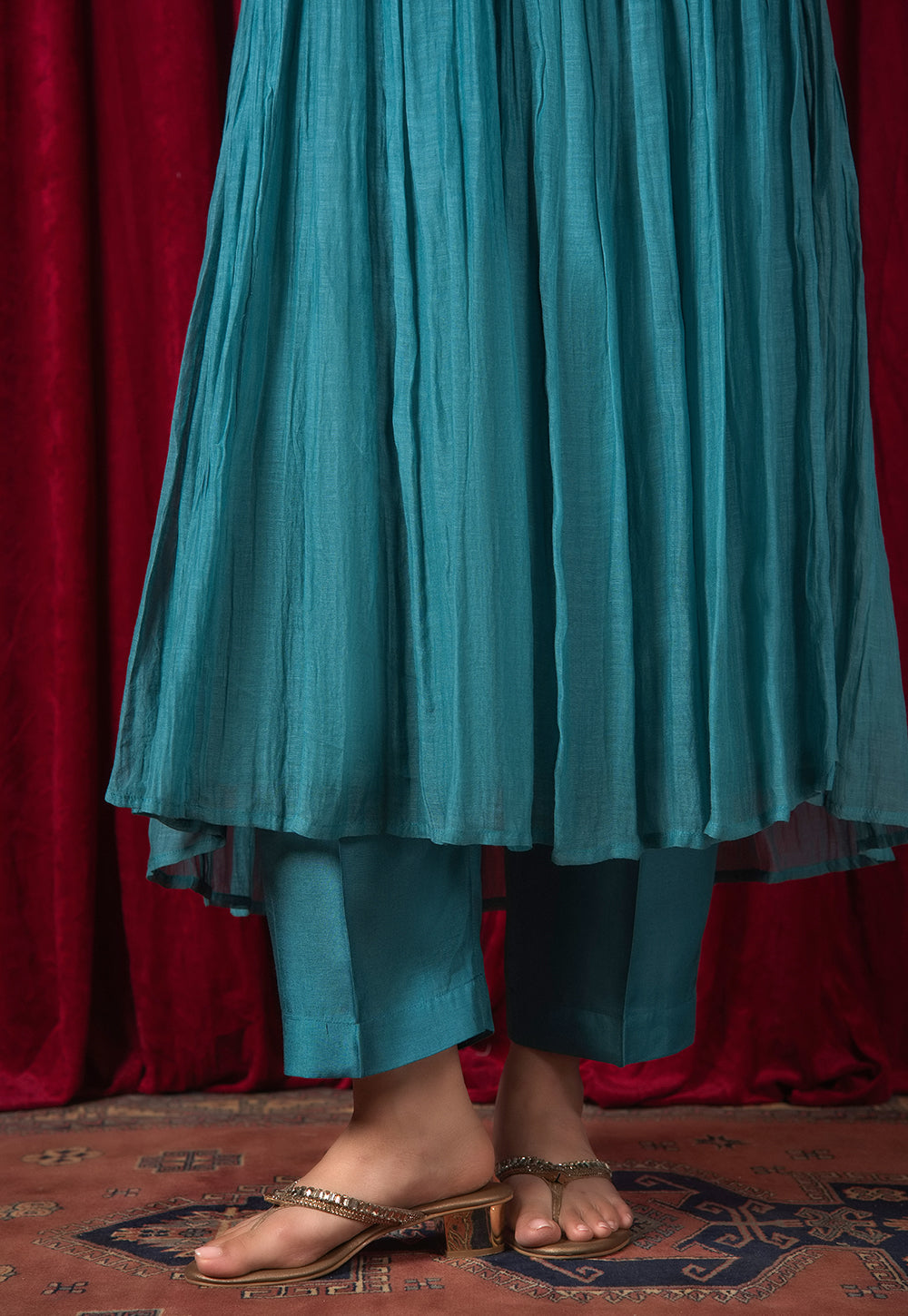 Prita Green Solid Muslin Narrow Pant