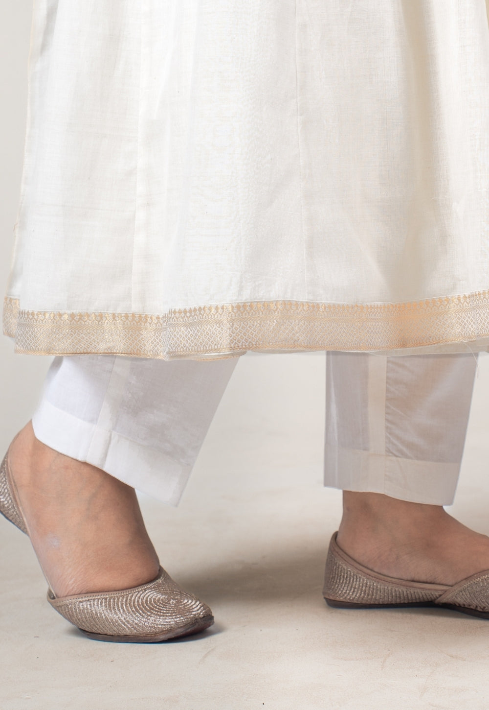 Prita White Solid Cotton Flex Narrow Pant