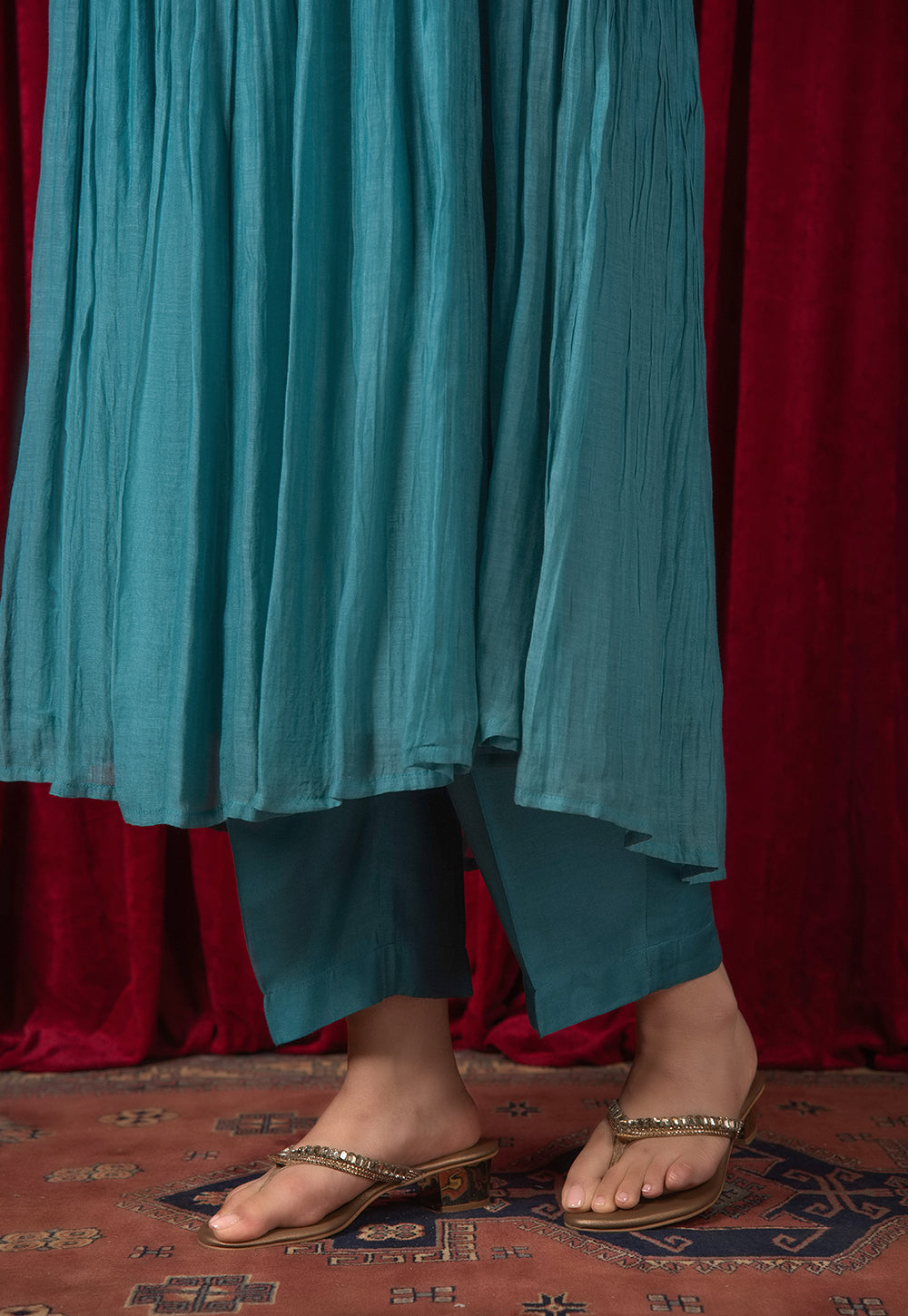 Prita Green Solid Muslin Narrow Pant