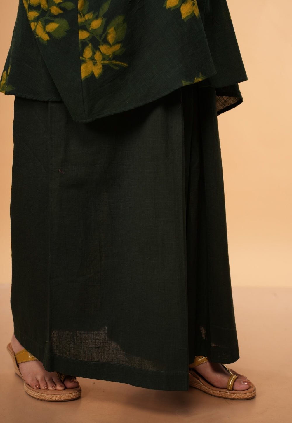 Sira Green Solid Slub Cotton Flared Pant