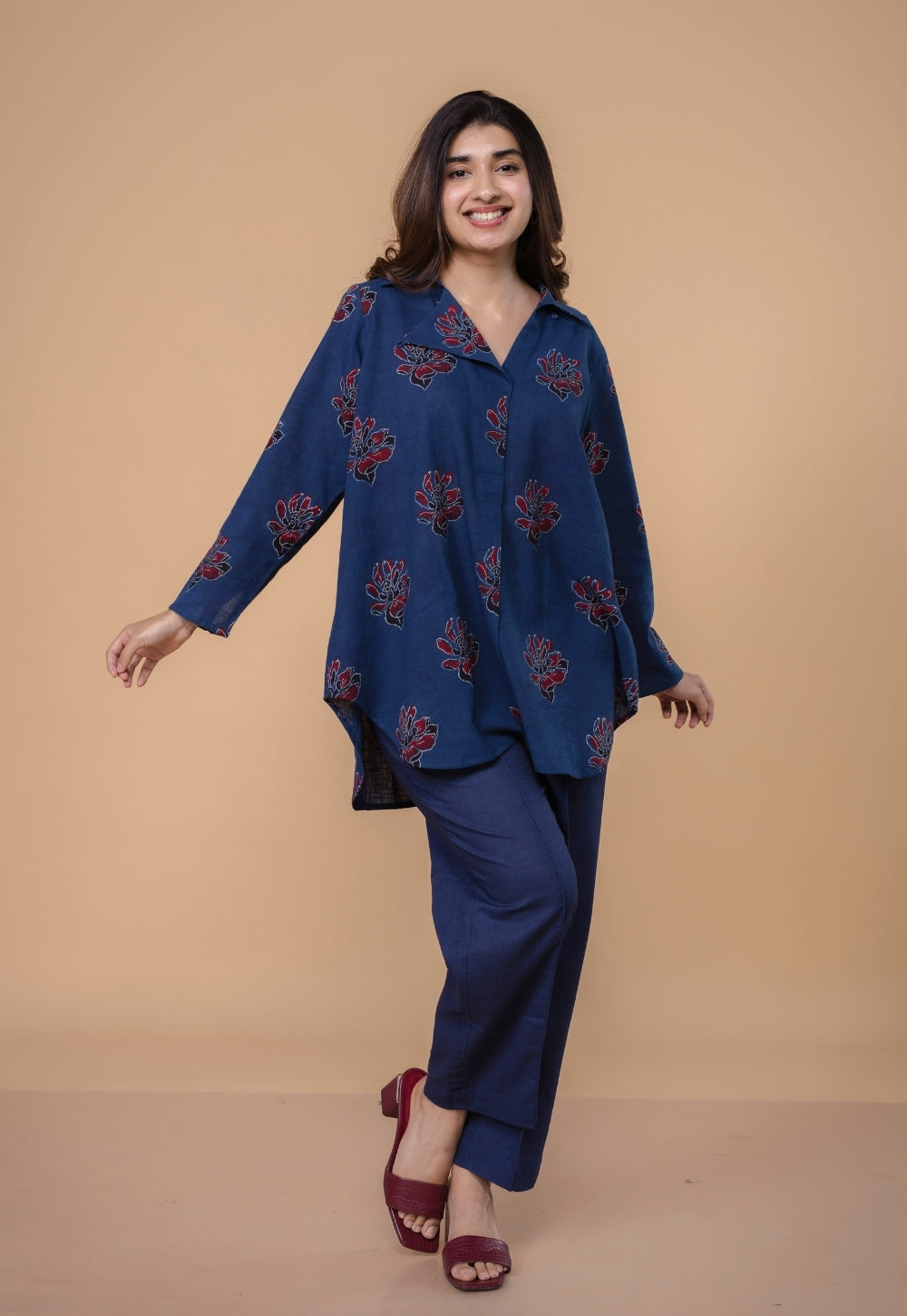 Veena Blue Dabu Slub Cotton Straight Short Top