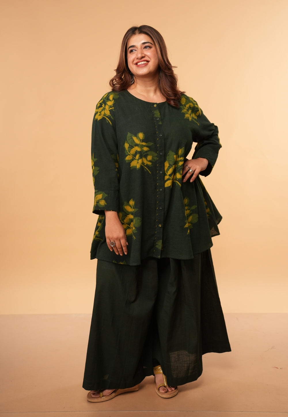 Sira Green Solid Slub Cotton Flared Pant